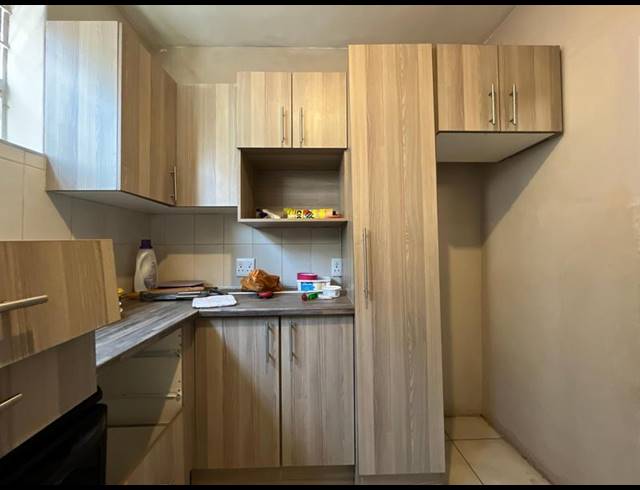 2 BEDROOM APARTMENT FOR SALE IN FLORIDA LAKE